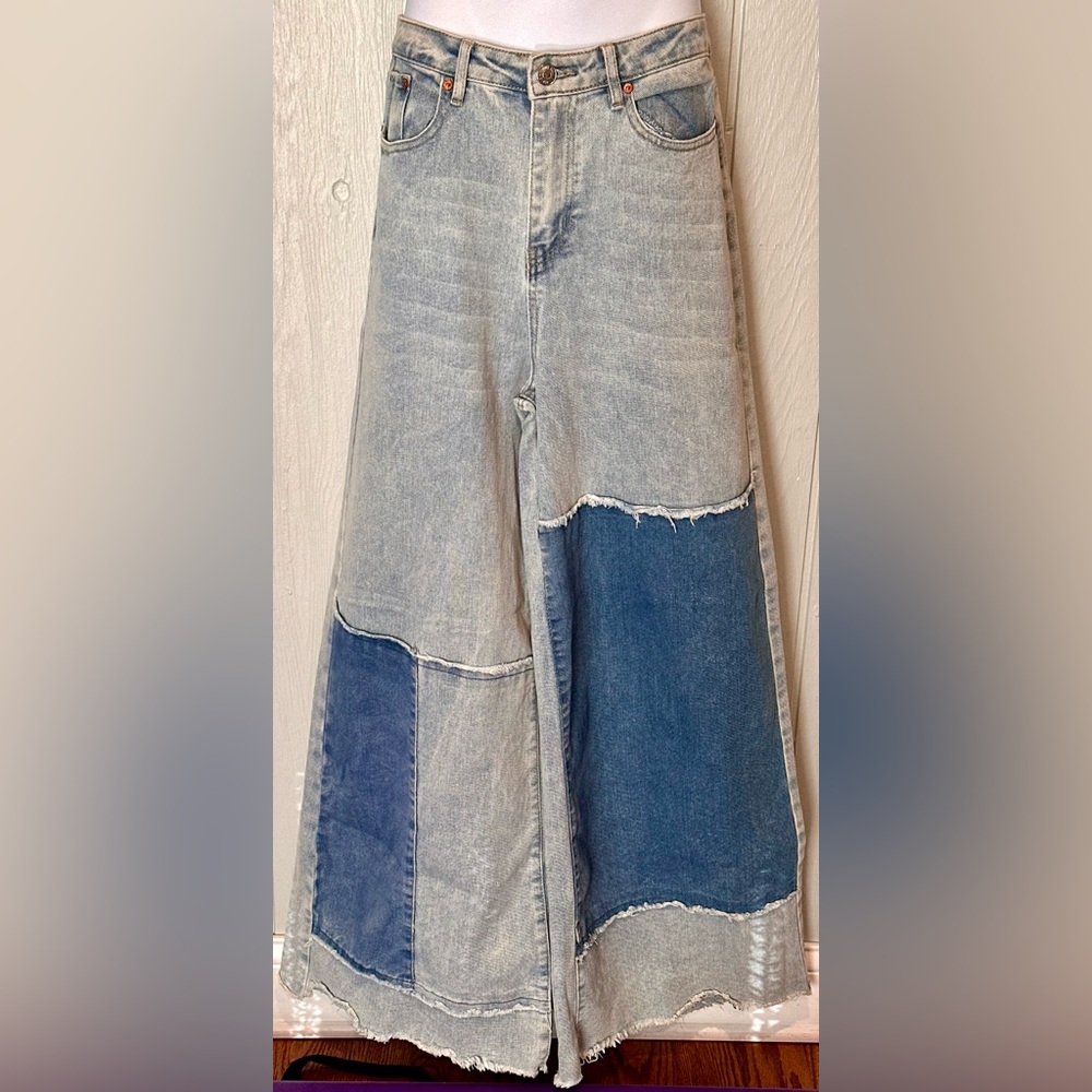 Almost Famous Two-Tone Flare Jeans